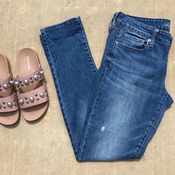 American Eagle Outfitters Pants - American Eagle distressed skinny jeans